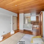 T Zandhuis - Vintage With Garden In