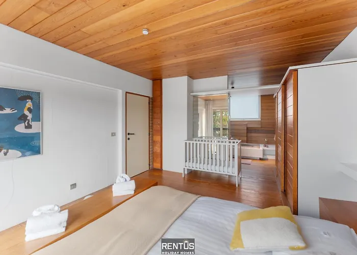 T Zandhuis - Vintage With Garden In