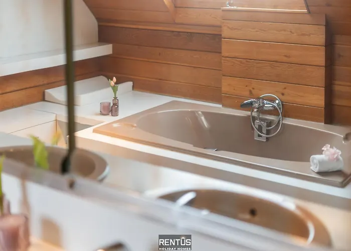 T Zandhuis - Vintage With Garden In Ostend