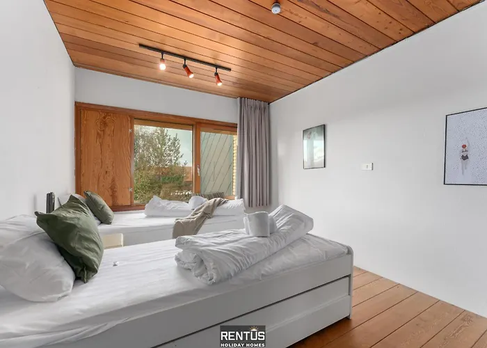 T Zandhuis - Vintage With Garden In *